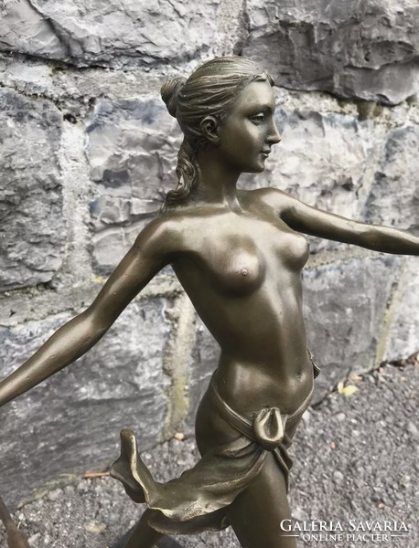 Diana a vadászat Istennője, lándzsával - bronz szobor műalkotás
