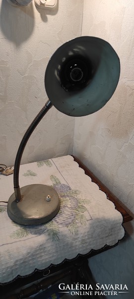Eredeti retro Loft ,asztali lámpa nem működik.öntött vas talp, műhely làmpa.