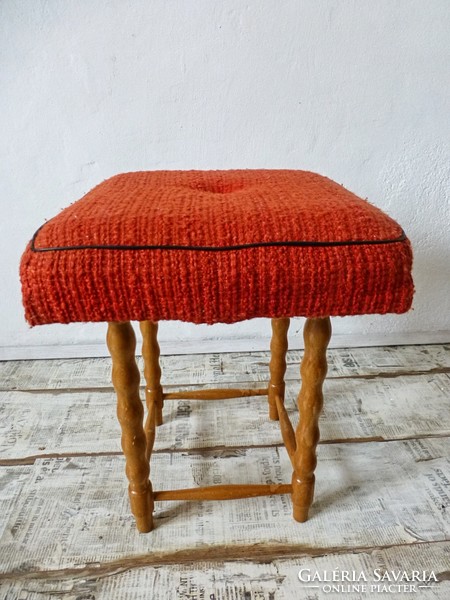 Retro, vintage, mid-century pouf and seat with red upholstered legs, in excellent condition