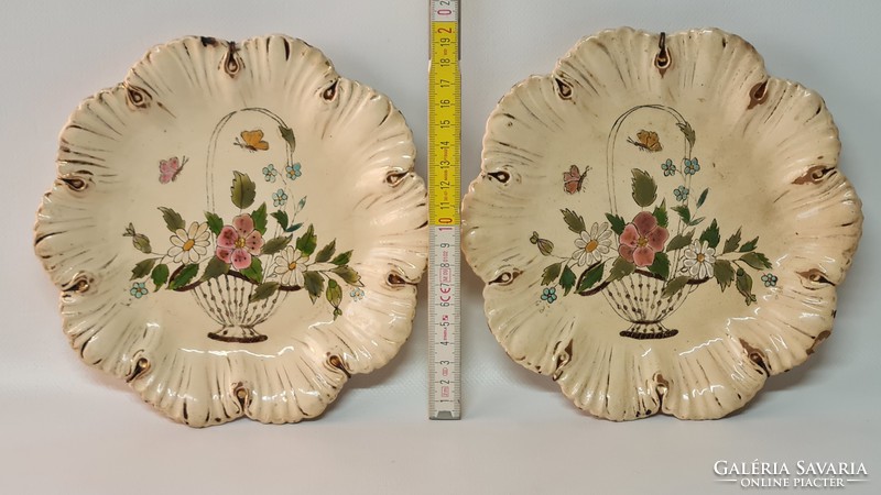 Cseh "Josef Steindl Znaim" jelzett, virágkosár mintás keménycserép tányér 2 db (1694)