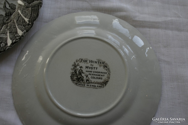 The Hunter by Myott Vintage Angol vadász jelenetes barna fajansz tányér 2 db egyben