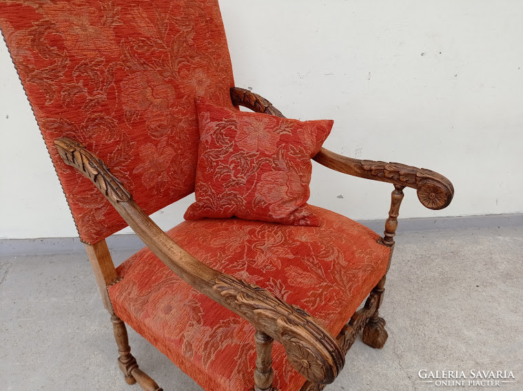 Antik dúsan faragott reneszánsz szék trónszék