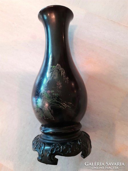 Fekete kínai lakk váza, kézzel festett motivumokkal
