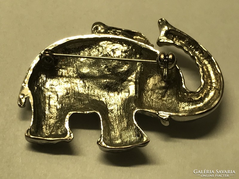 Elefánt bross ragyogó kristályokkal, 5,5 x 4 cm