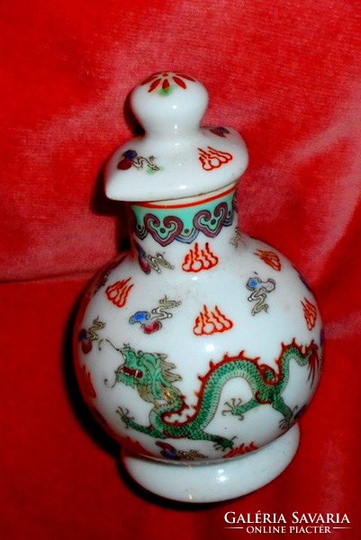 Chinese chalcedony bottle with dragon motif in perfume bottle with screw cap
