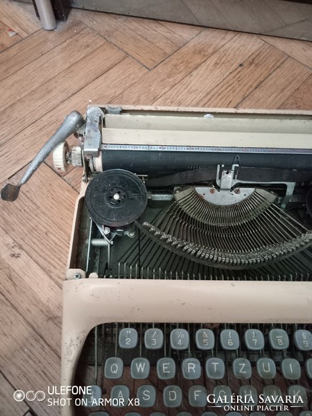 Ritka Claudia írógép az 1950-es évekből