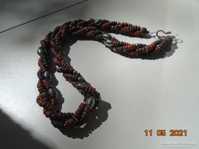 Tribal three-row twisted necklace made of multi-colored sandalwood and silver-colored metal beads