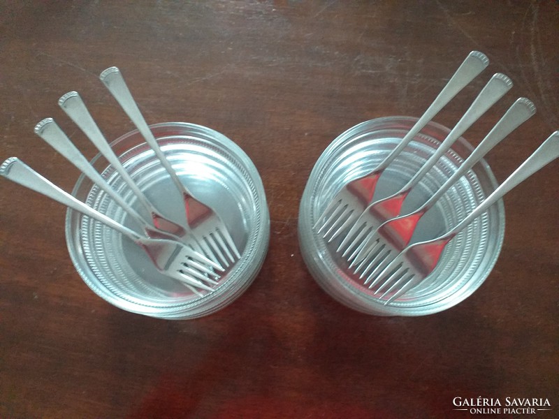 Glass cake bowls with fork