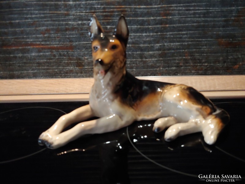 Csodaszép festésű német juhász kutya porcelán