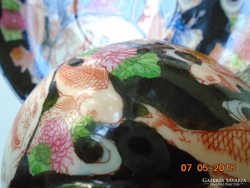 Kutani kézzel festet brokát ponty és gésa mintás japán tojáshéj teás csésze alátéttel