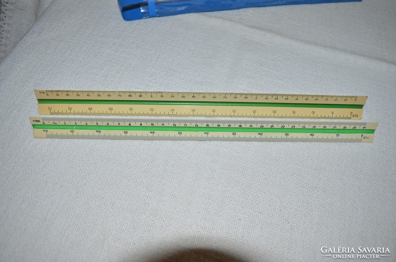 2 Rulers with different scales (dbz 0091)