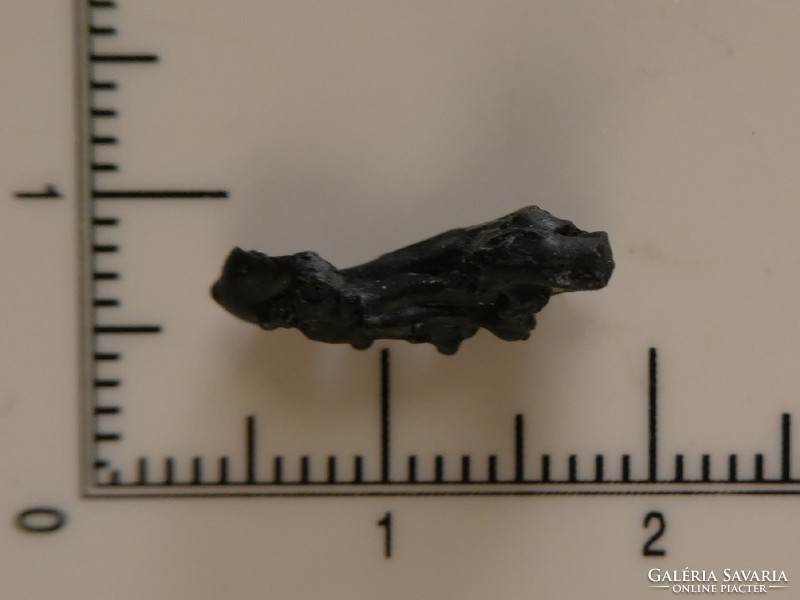 Irritite variant tectite droplet from the zamansin meteorite crater. Rare, collectible pieces.