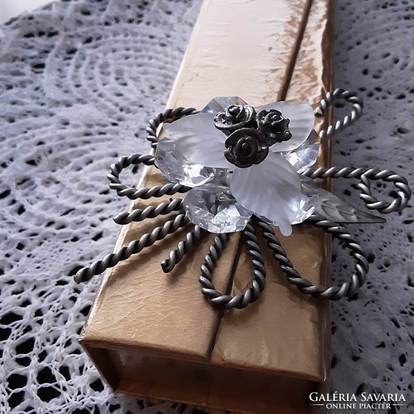Olasz kézműves kristály rózsa ajándéktárgy, dísztárgy, ezüstös száron, különleges, dekoratív