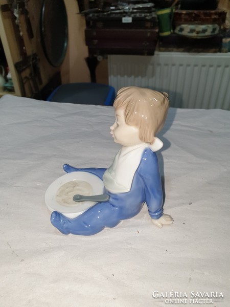 Spanyol porcelán figura