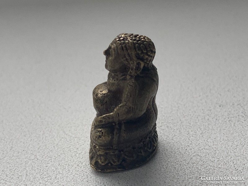 Bronze miniature buddha talisman statue, 2.5 cm.