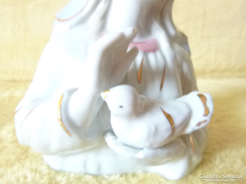 Szűz Mária galambbal porcelán szobor