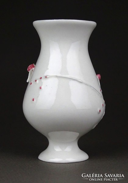 1E353 Régi jelzett fehér kisméretű porcelán váza 10 cm
