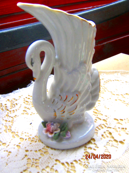 Porcelán hattyú váza