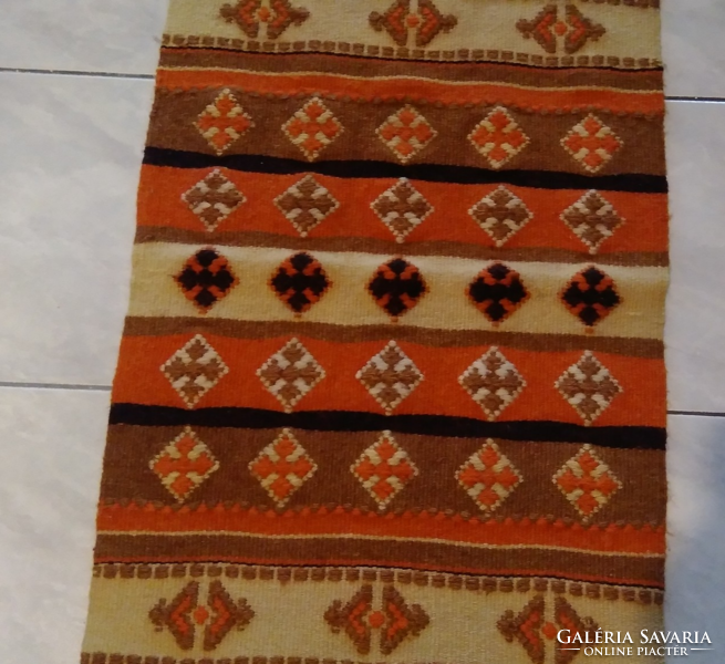 Kellemes meleg színekkel szövött régi torontáli kézi gyapjú  szőnyeg , 52 x 166 cm + rojt ,