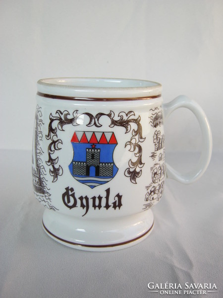 Hollóházi porcelán címeres korsó Gyula