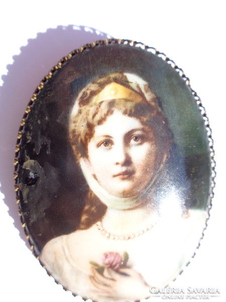 Antik porcelánra kézzel festett női portré, bross