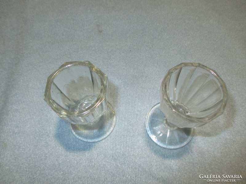 2 db régi talpas pálinkás üveg pohár