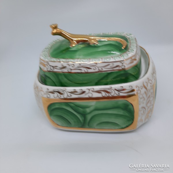 Orosz porcelán bonbonier arany gyík figurával