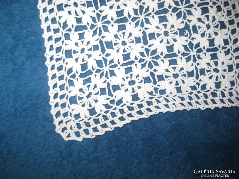 Crochet tablecloth, 11 x 11 cm