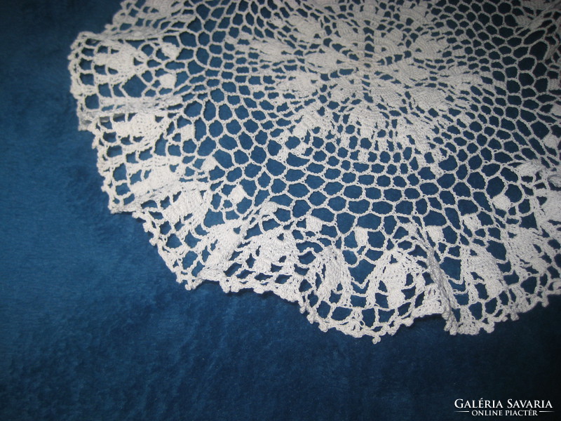 Crochet tablecloth made of fine, thin yarn, pleated 30 cm