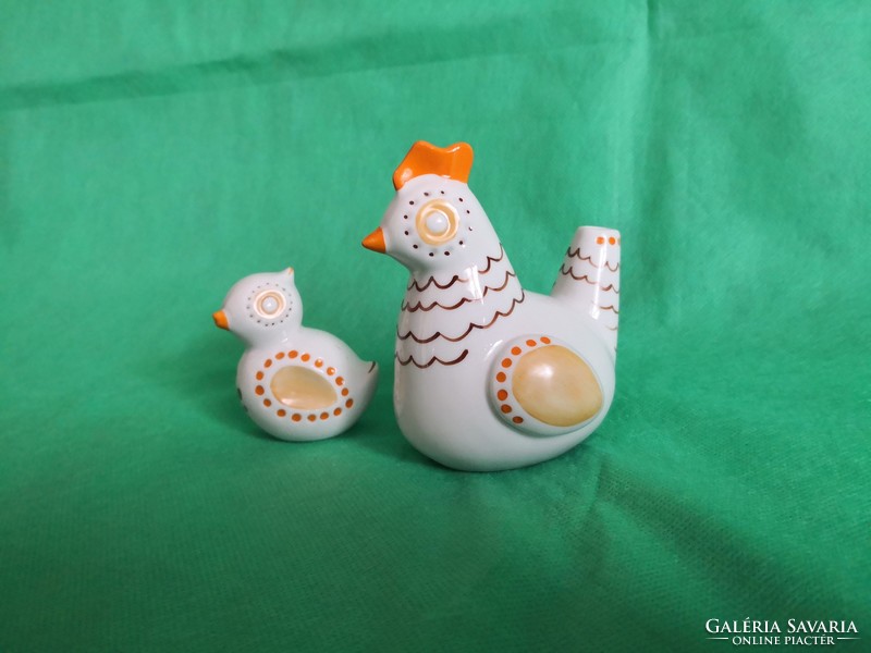 Hollóháza craftsman hen and chick, first-class porcelain