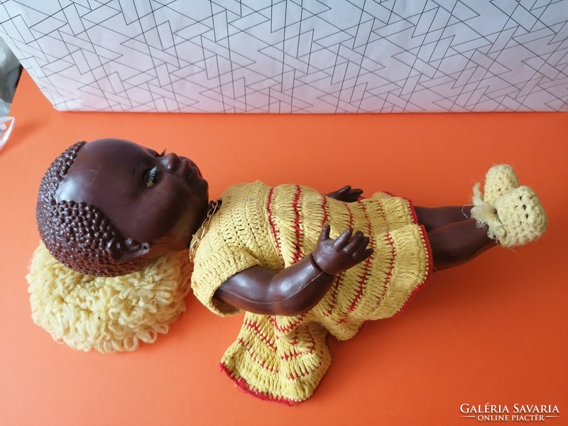 Régi alvós négerbaba eredeti ruhájában, 40 cm, gyűjtőknek