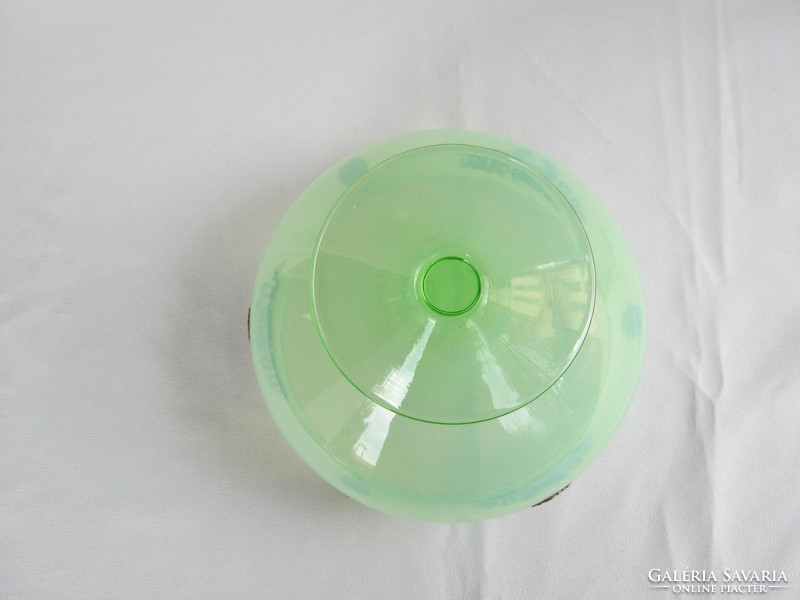 Zöld üveg talpas kínáló tál körben rátétes díszítéssel 16x14 cm