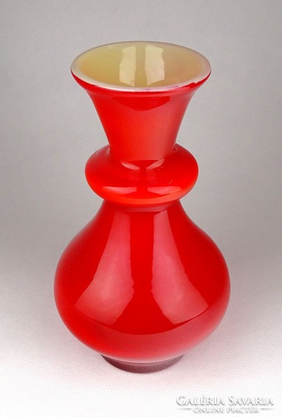 1E386 Mid century piros fújt üveg rétegelt üvegváza 19.5 cm