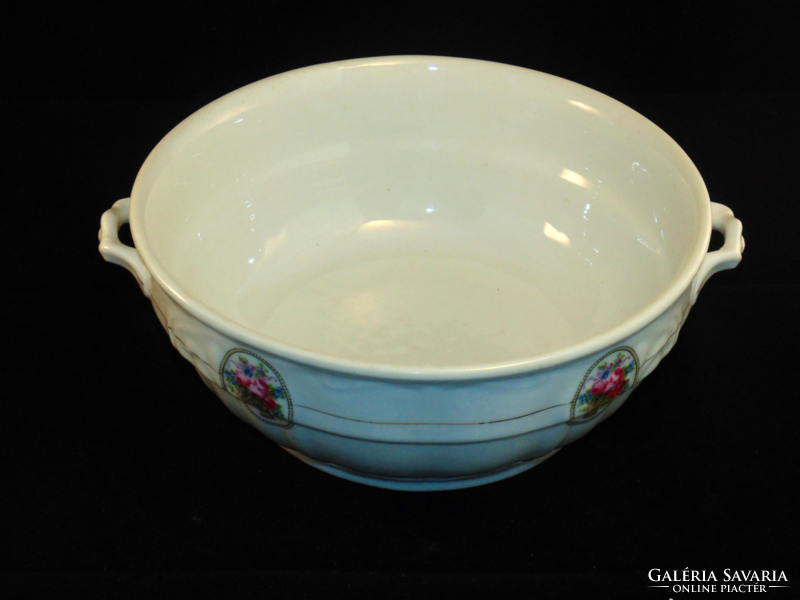 Porcelain bowl with handles
