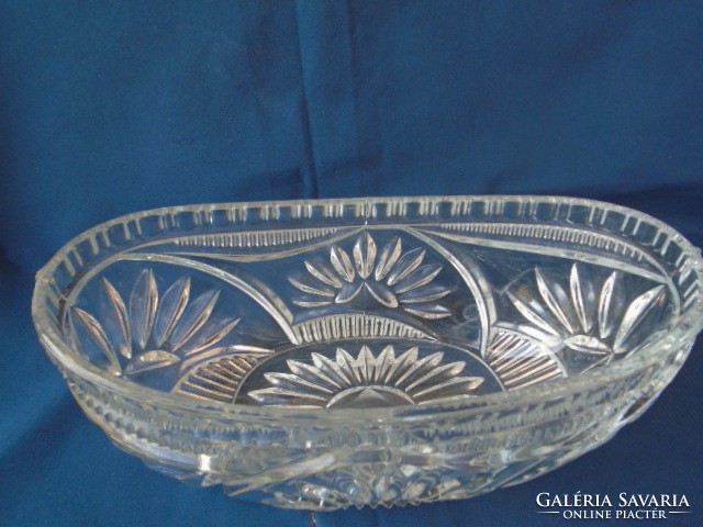 Large polished crystal serving bowl in the shape of a skeleton + 4 glass breakfast set is wonderful