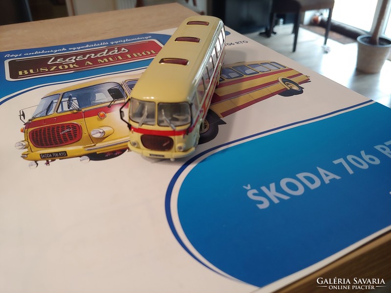 Skoda 706 rto bus model made of metal with brochure