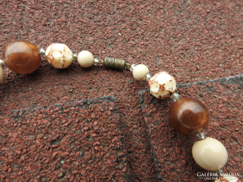 Különleges barna - bézs gyöngyökből nyaklánc - gyöngysor - ékszer