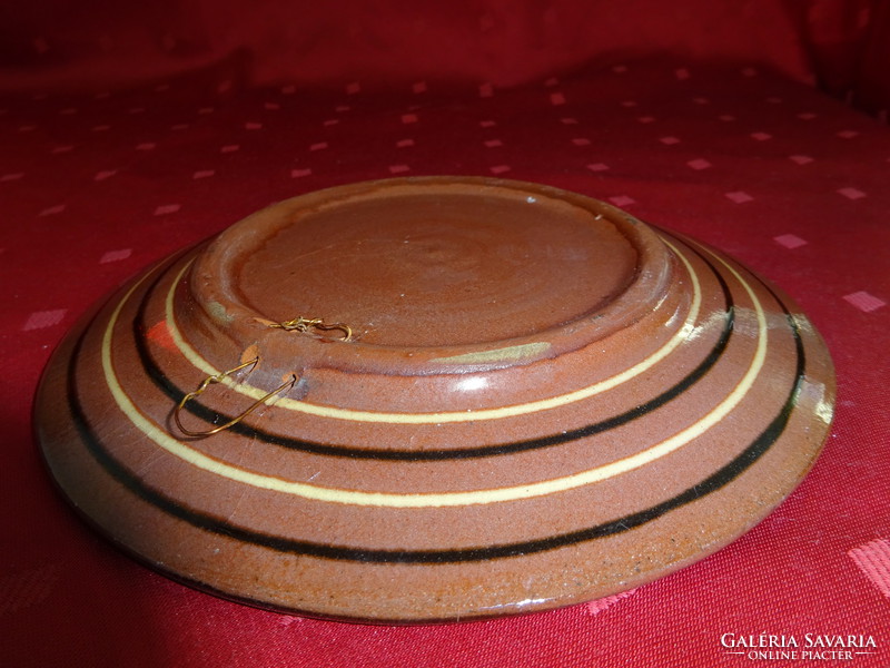 Bulgarian glazed ceramic wall plate, diameter 18.5 cm. He has!
