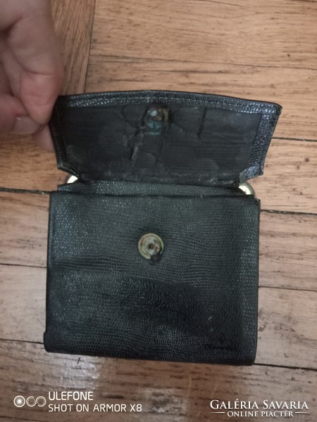 Négy darab pénztárca és egy irattartó az 1970-es évekből