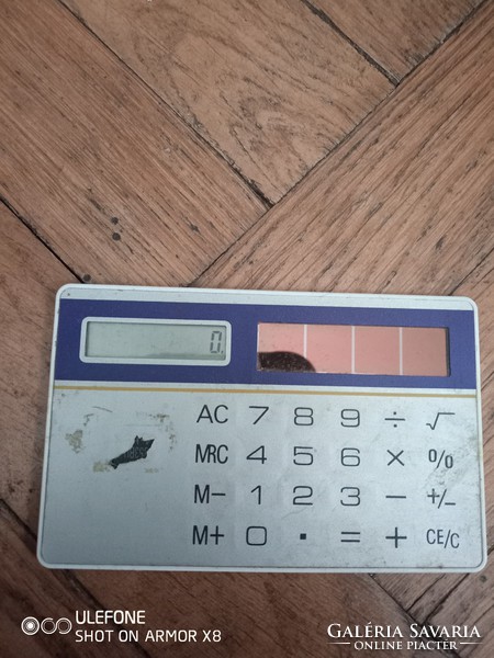 Négy számológép az 1980-as évekből