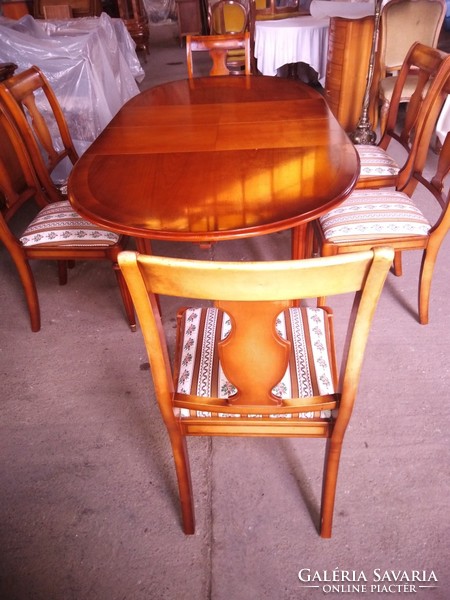 Warrings salzburg cherry 6 person dining table 4 chairs.