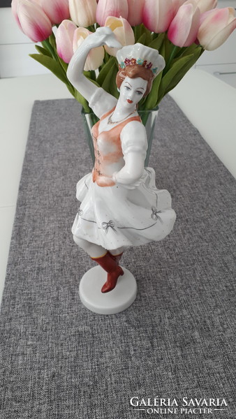 Hollóházi  csárdáskirálynő porcelán figura