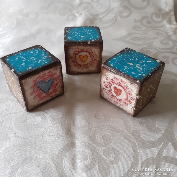 Decorative wooden cubes, turquoise-brown 1.