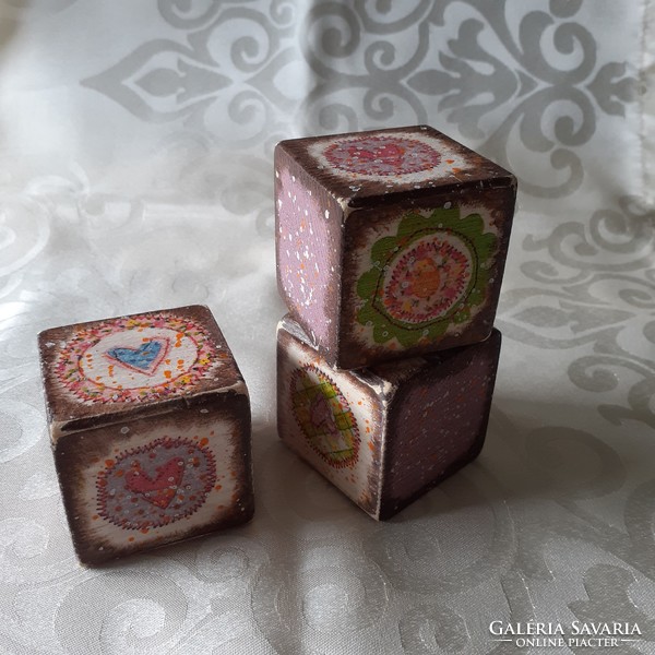 Decorative wooden cubes, pink