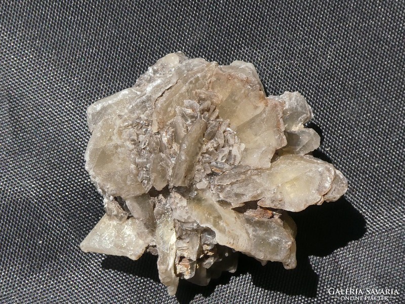 Natural, raw gypsum rose mineral from the Holy Cross Mountains. Collector's item. 33 grams