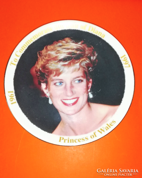 Diana walesi hercegné emlékére kiadott porcelán dísztányér
