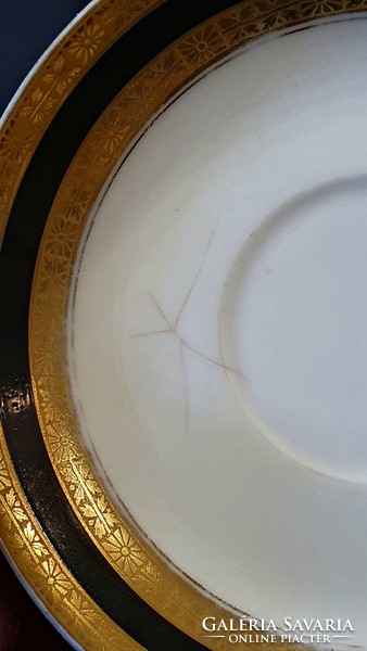 100 éves Hüttl Tivadar porcelán kistányér. Aranyszegélyes csészealj.