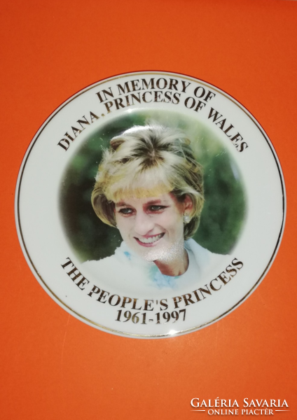 Diána walesi hercegné emlékére kiadott porcelán dísztányér
