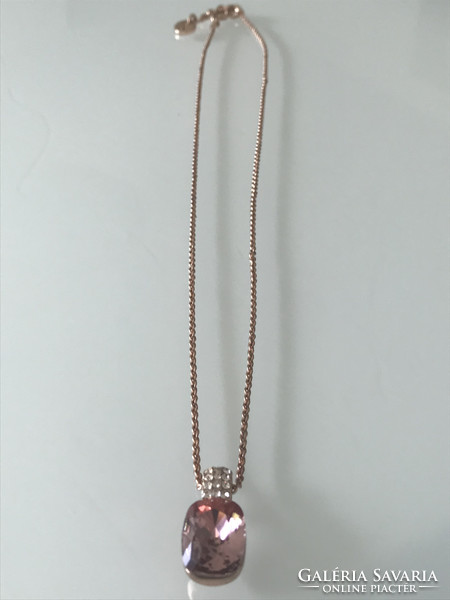 Rózsaaranyozott nyaklánc Swarovski kristályos medállal