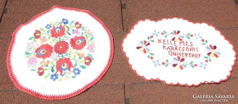 Small round tablecloth with Kalocsa pattern + Merry Christmas tablecloth